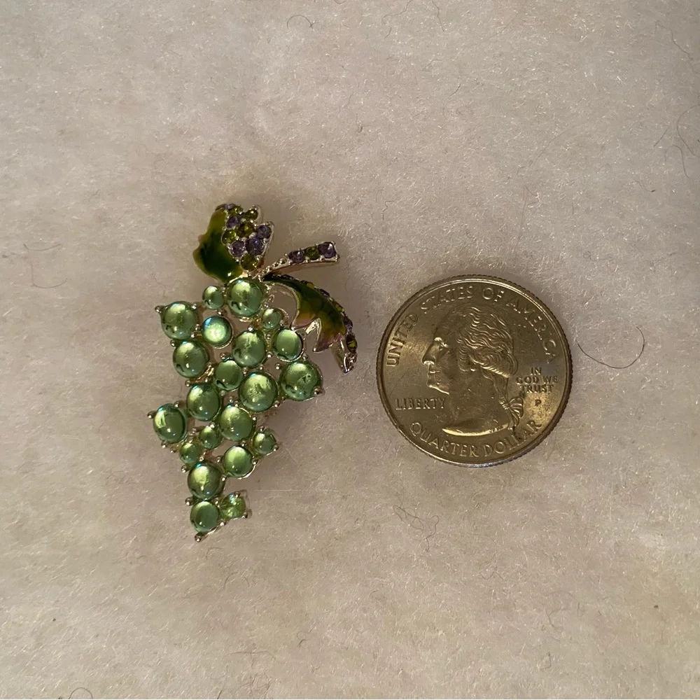 MONET BROOCH PIN GREEN GRAPES BUNCH CLUSTER ENAMEL LEAVES PURPLE RHINESTONES